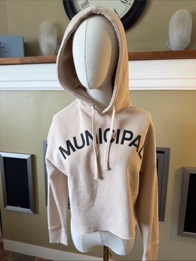 Municipal Logo Crop Hoodie - Cream